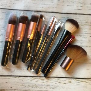 Assorted Makeup Brushes • NWOT